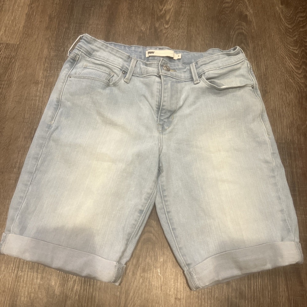 Levi's~6~Silvertab 9" Bermuda Shorts Rolled Cuff Light Wash